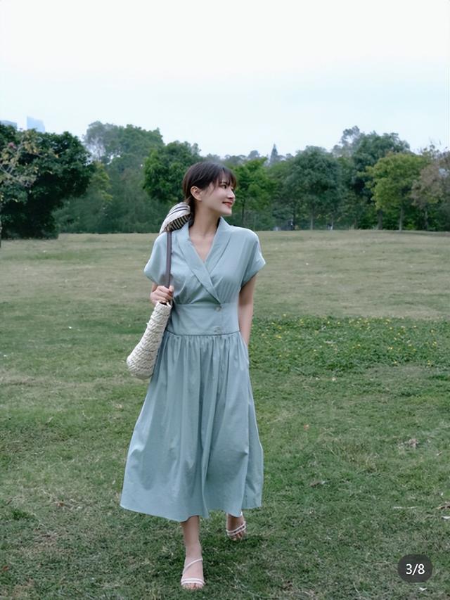 连衣裙搭配什么鞋子好看图片，穿连衣裙配什么鞋子会更好看（夏天穿裙子配这3双就够了）