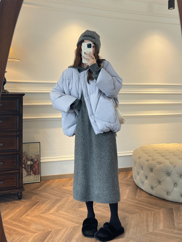 白色外套穿搭，白色外套穿搭图片女（今年羽绒服建议穿“蓝色”）