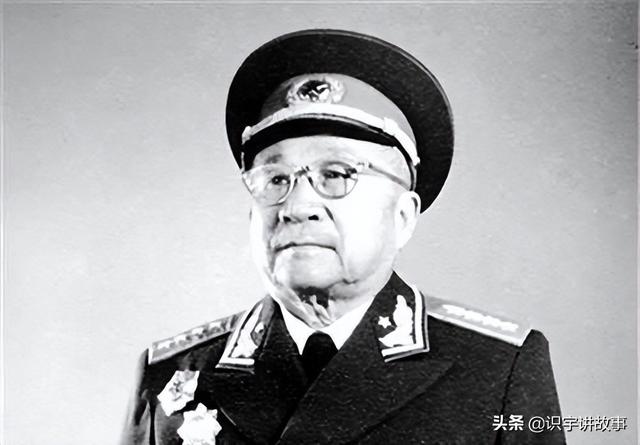 中国最高军事长官，中国军人最高等级（开国十大将的职务谁最高）