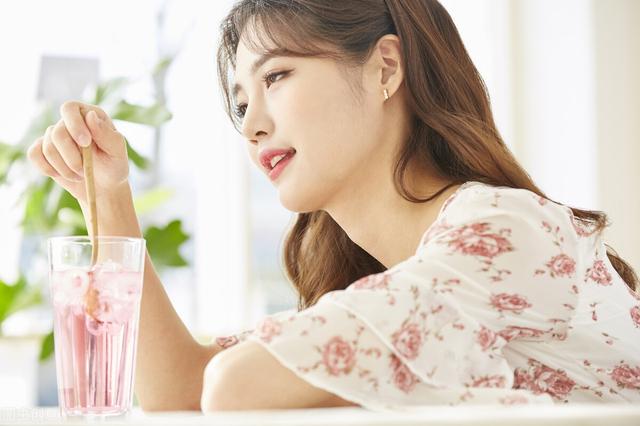 好喜欢你歌词，懂你是写给谁的歌曲（他平平无奇的表演你看腻了吗）