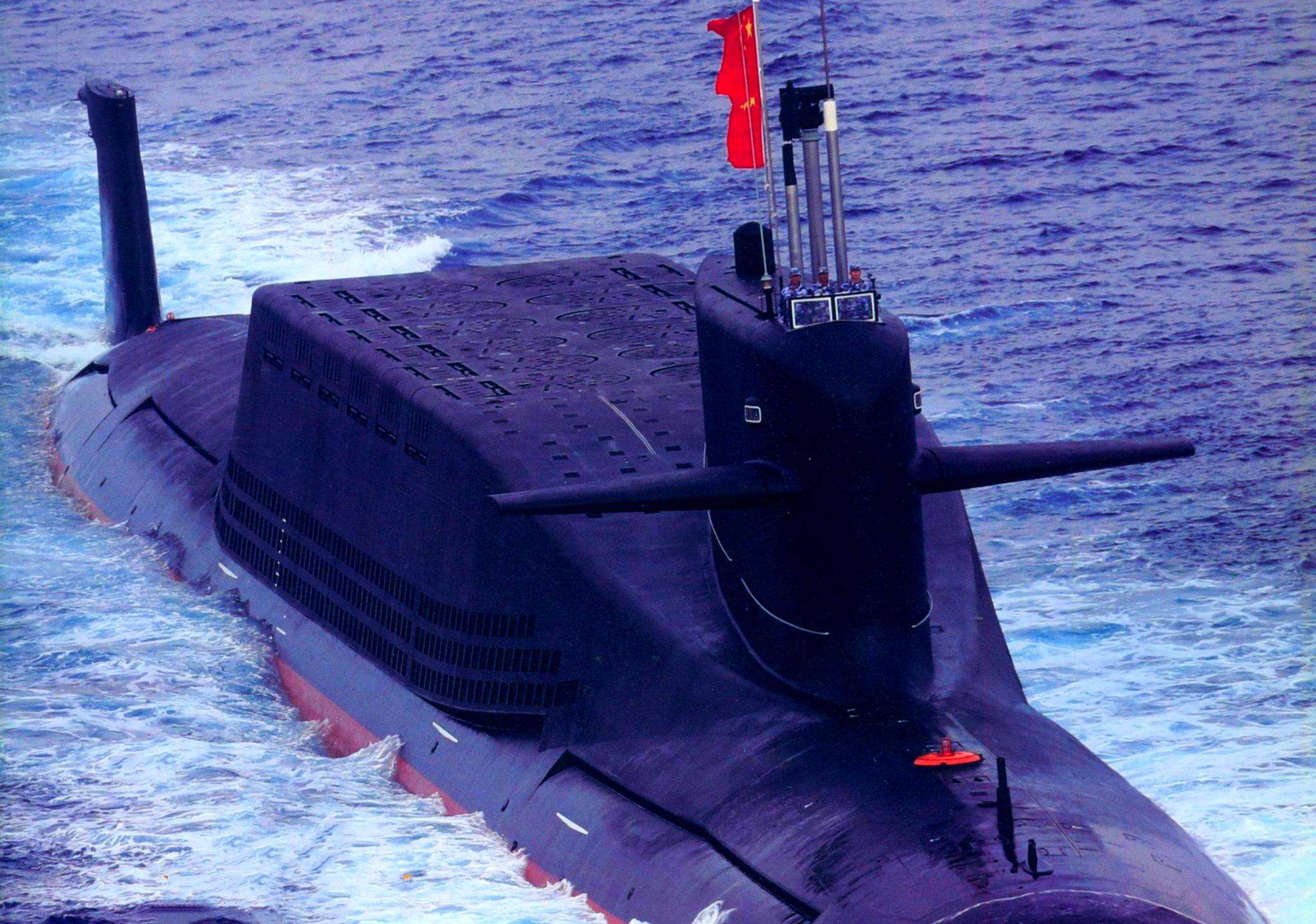 壳体,所以2021年才服役的长征18号战略核潜艇的龟背依旧十分明显