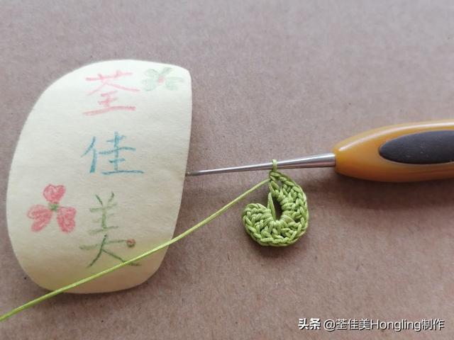 钩针编织小花朵，钩针编织花朵简单易学（新手半个小时就可以钩出来送给自己）