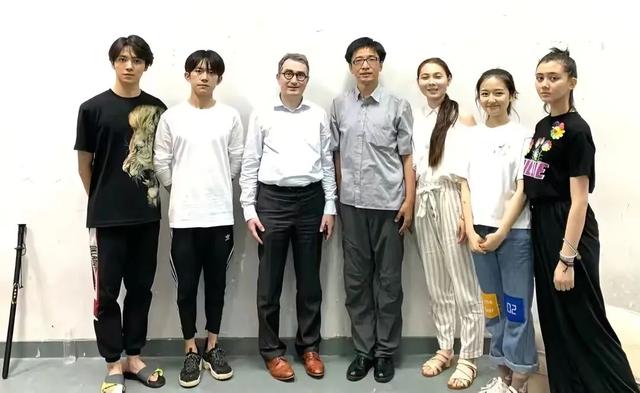一颗颗眼泪都是爱演员表，一颗颗眼泪都是爱 剧照（13位演员人生迥异）