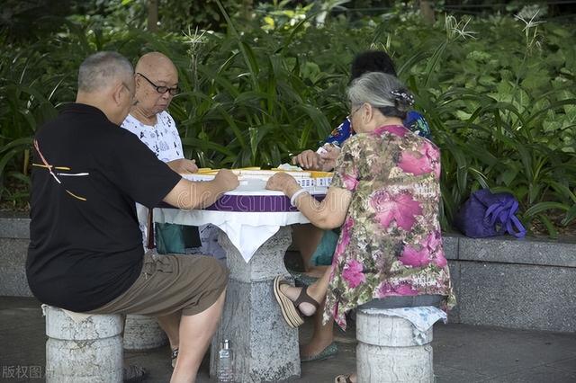 老婆爱打牌怎么办，老公爱打牌老婆怎么对付（老婆每天打麻将）