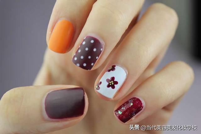 美甲学习要学那些课程，学美甲一共教哪些（新手小白学美甲需要多少学费）