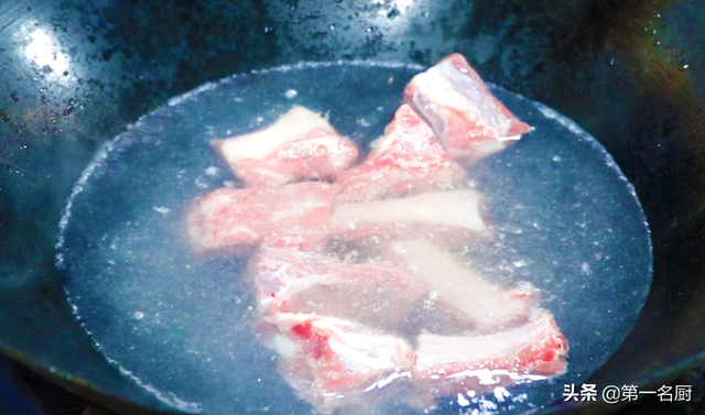 炖排骨汤的做法，清炖排骨汤的做法（放料越多越难吃）