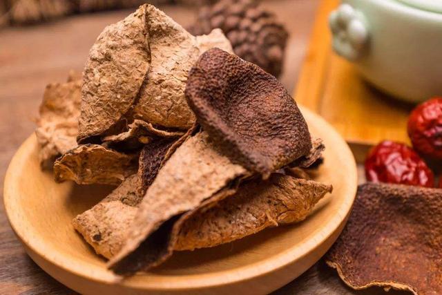 新鲜桔子皮怎么处理才能做陈皮，吃不完的橘子皮别再扔了