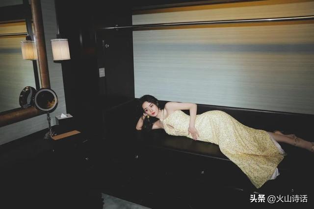 赵丽颖会唱歌吗，赵丽颖2006年唱歌（赵丽颖献唱春晚）