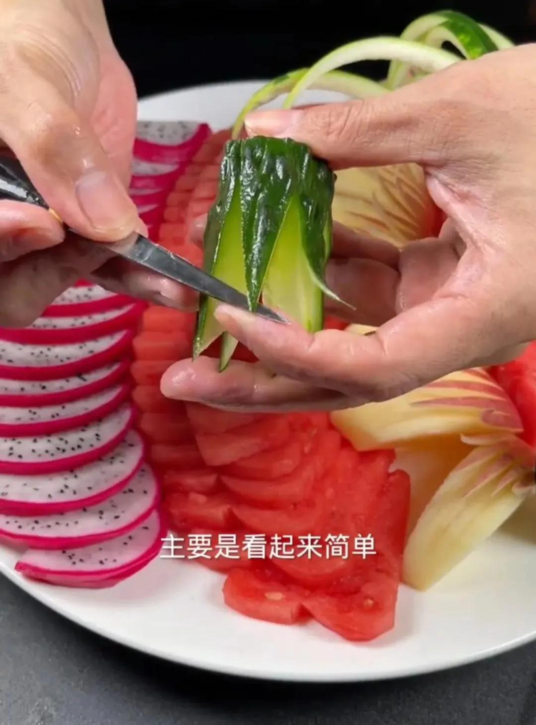 如何做水果拼盘，好看的水果拼盘及做法（在家招待客人也要会做的水果拼盘）