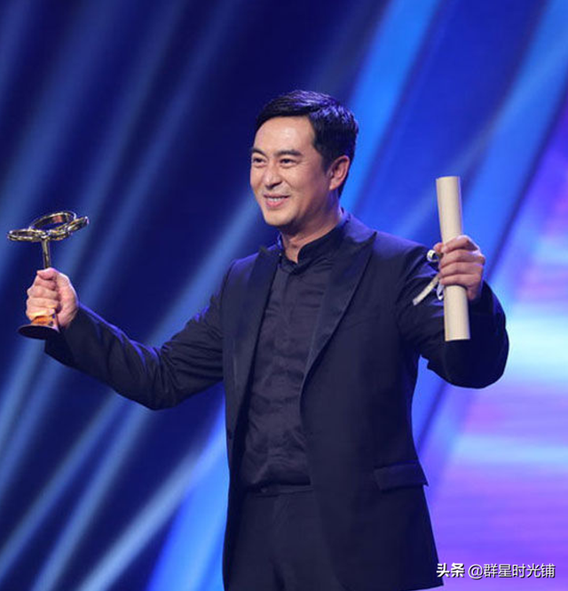 “娱乐圈劳模”张嘉译：40岁才走红，与王海燕的恩爱婚姻引人羡慕