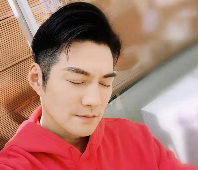 严屹宽个人资料,严屹宽个人资料图片(挺肚腩发福明显神颜不再)