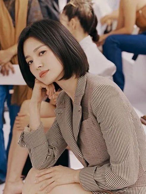 脑门大适合什么发型，脑门大适合啥发型（怎样才能找到适合自己的那款）