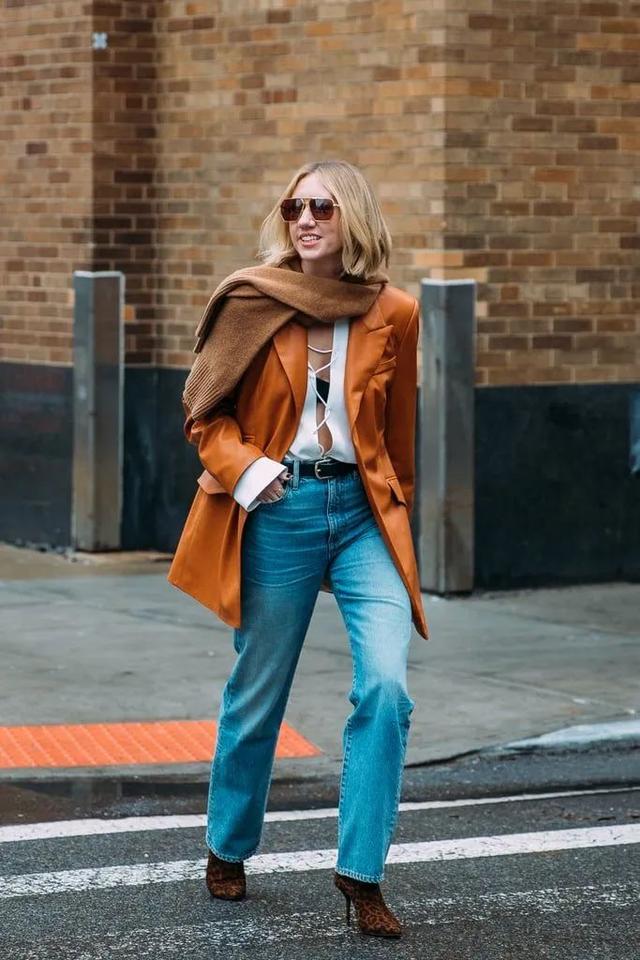 什么的季节填合适的词，什么的季节填上合适的词语（温暖、明亮又时髦）