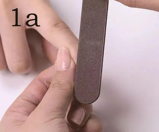 美甲怎么快速卸掉，怎么快速把美甲卸掉（最全的正确的涂甲油胶步骤——卸甲的操作步骤教程）