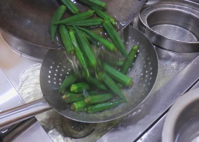 紫薯包和奶黄包的热量，紫薯豆包热量（掉秤“最快”的主食排行榜）