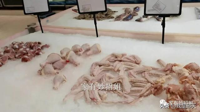 鸡有几只脚，鸡有几只脚趾头(一只脚)（为什么在市场上能看到这么多的鸡爪）