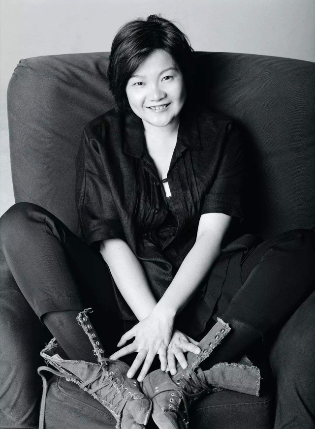 陈雨昂是陈红亲生的吗，陈红儿子陈雨昂（他为何转身就娶小16岁的陈红）