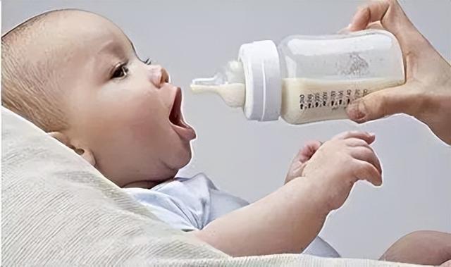 喝奶粉的宝宝一天要喝多少水，新生儿喝奶粉的宝宝一天要喝多少水（澳芝睿——新手爸妈宝宝奶粉喂养的小常识）