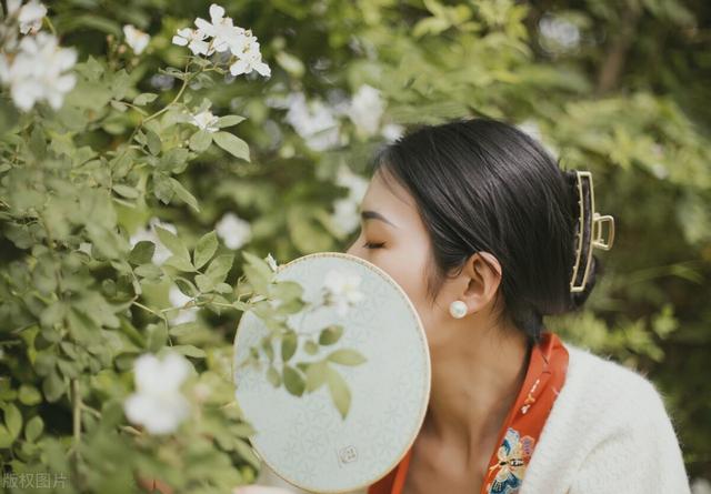 简单网名二个字的，网名2字简单干净（起个带“风”的好名字）