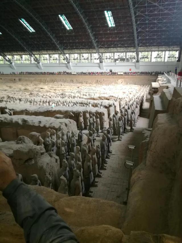 秦始皇兵马俑优秀作文300字，兵马俑的作文300字八篇（<二>兵马俑演绎古都历史）