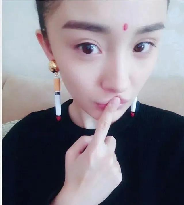 珍珠耳环的演员，珍珠耳环的演员列表（杨幂的烟头耳饰最为古怪）