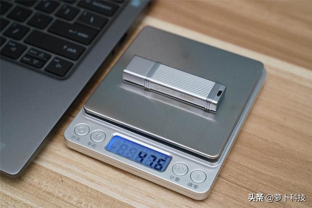 手机u盘怎么用，kingston手机u盘怎么用（披着SSD外衣的优盘）