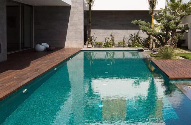 标准游泳池尺寸，游泳池尺寸一般是多少（游泳池厂家带你了解标准游泳池设计有哪些要求）