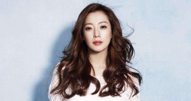 金喜善老公，和老公结婚15年（金喜善老公设计眼镜品牌是什么）