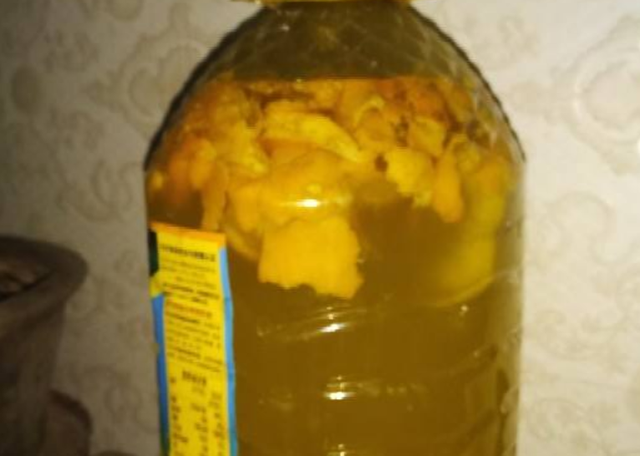 果皮怎么发酵做肥料，怎么用水果皮做种花肥料（吃剩下的水果皮别丢掉）