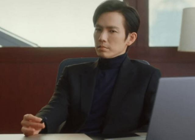 因杨颖“身价暴跌”，隐婚生子还装单身，48岁的钟汉良冤不冤？