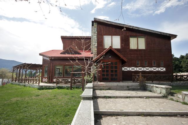 卧室阳台封闭式好还是开放式好，卧室阳台是封闭好还是不封闭好（封闭式阳台好还是开放式好——安全性有很大不同）