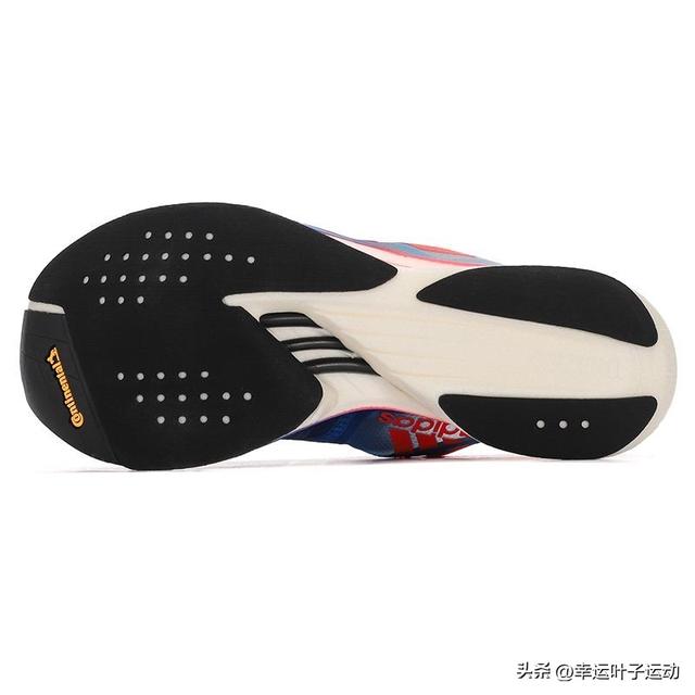 阿迪耐克跑鞋对比，阿迪为什么不能代替耐克