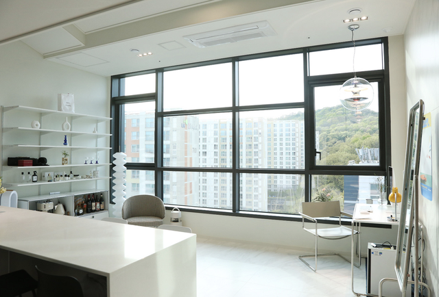 客厅不要沙发怎么设计，客厅不要沙发怎么设计好看（客厅抛弃了传统布局）