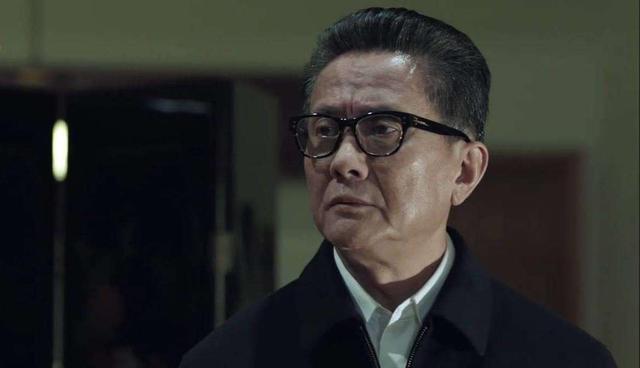 明月直入无心可猜感情寓意，心怀鬼胎永远无法直视太阳