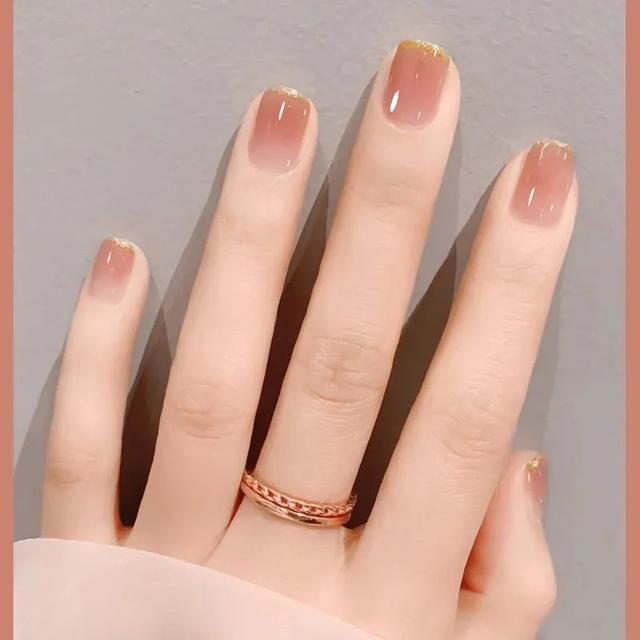 超级显白的基础款美甲，显白显嫩的美甲来一波儿~