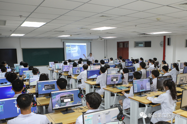 新疆第二医学院是公办吗，新疆第二医学院怎么样（我在新疆第二医学院等你）