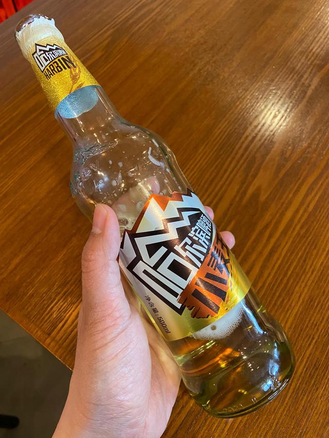 哈尔滨啤酒多少度 哈尔滨啤酒会胖吗，哈尔滨啤酒多少度（哈尔滨啤酒小麦王啤酒）