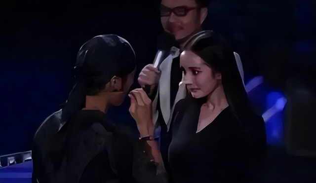 杨幂 绯闻女孩，她跟这些男明星都有过暧昧行为（\