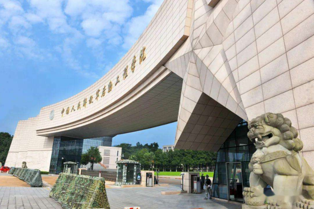 职业学校多少分录取，2022兰州职业技术学院在甘肃招生人数、录取分数线、位次（中等生应该考虑的5所军校）