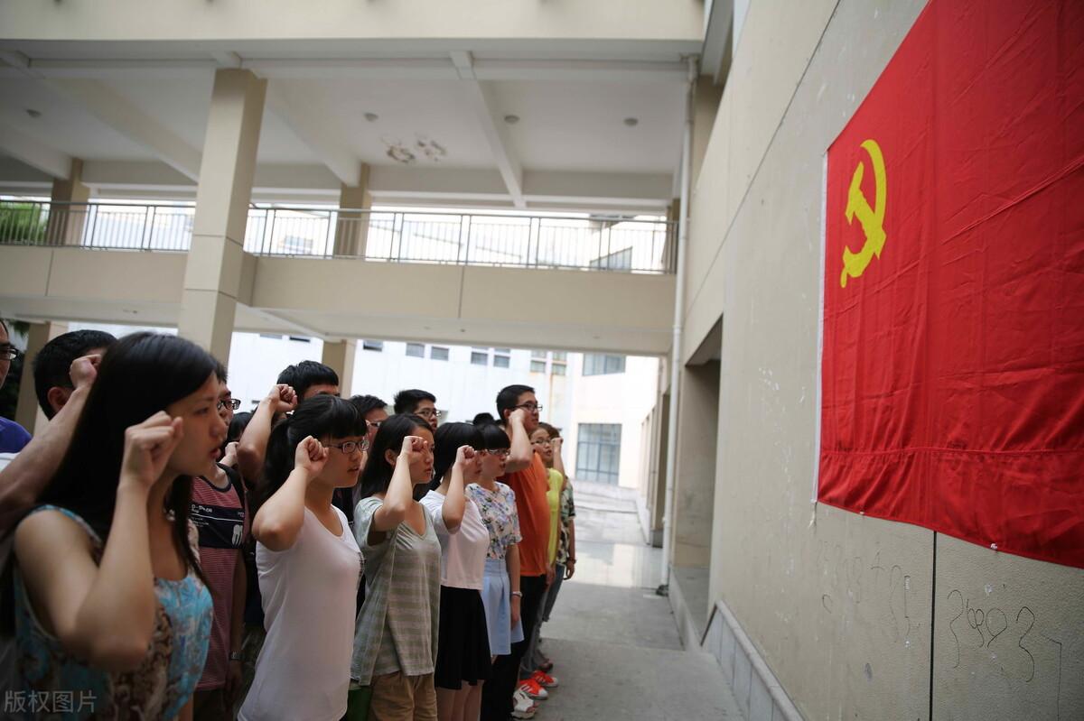 在学校怎么入党（大学生想要入党）