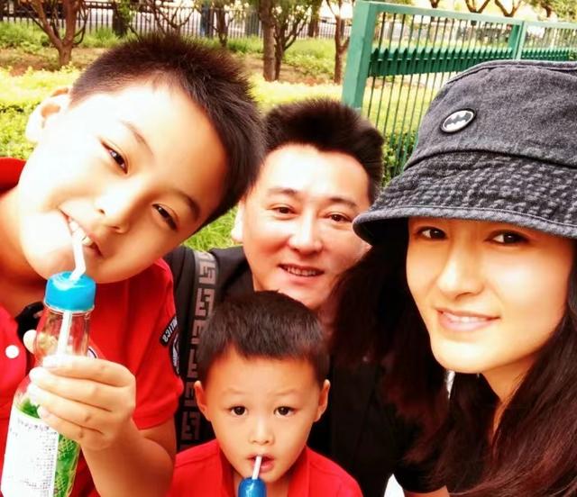 演员刘小锋：娶小16岁娇妻，婚后胖若两人，今51岁胖到观众认不出