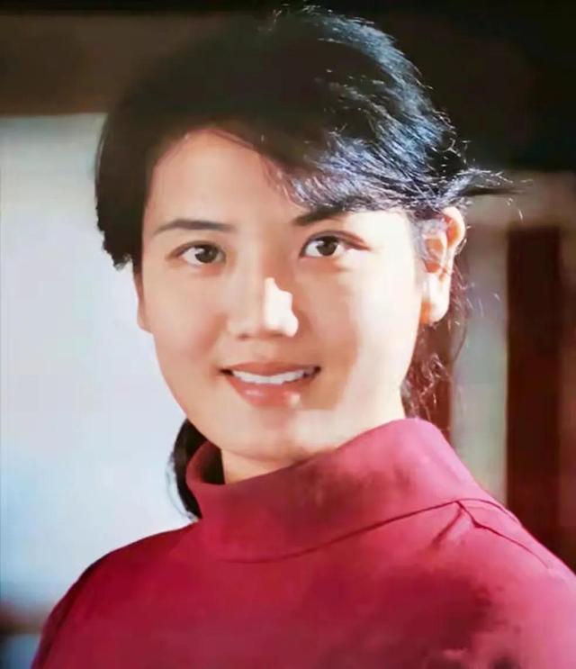 李秀明照片，影星李秀明照片（22岁与刘晓庆齐名）