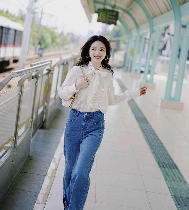 大一女生穿衣指南,大学生女生穿衣搭配指南(大学女生如何穿搭)