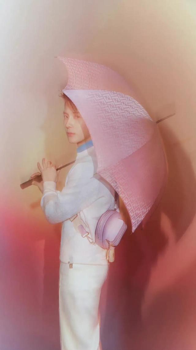 王嘉尔不明显背景图，王嘉尔封面照（王嘉尔壁纸背景图）