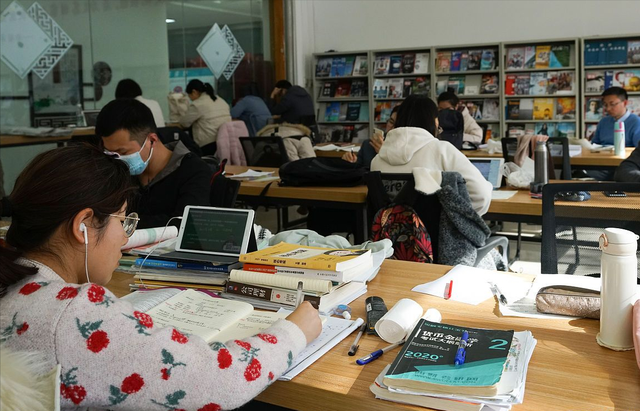 从2020大纲看英语一英语二各题型难度大分析，2023考研英语二题型（你要知道英语一和英语二难度差别有多大）