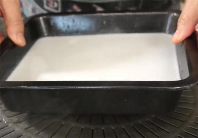 《面粉和糯米粉哪个热量高》，教你千层凉糕的做法（糯米粉跟面粉哪个热量高）