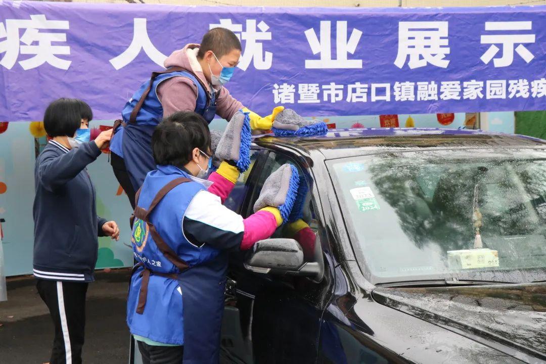 海亮外国语学校（世界孤独症关注日）