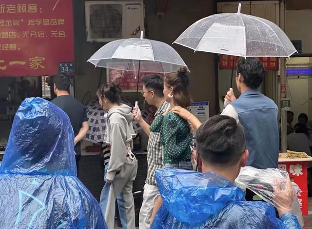 袁弘张歆艺婚礼，袁弘张歆艺人生若只如初见（张歆艺与袁弘坐路边吃饭）