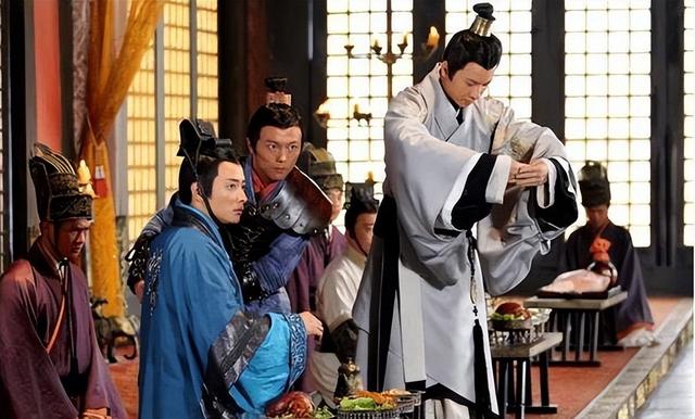 鸭子走路时为什么会摇摇晃晃，鸭子走路为什么会摇摆（走路姿势可决定一个人的命运）