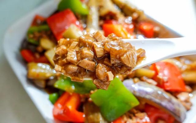 素肉怎么炒，炒肉片的做法（5块钱吃撑全家人）